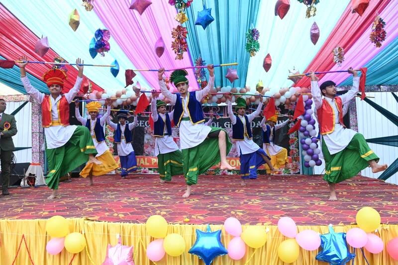 राधा कृष्णा स्कूल घंडालवीं में वार्षिक पारितोषिक वितरण समारोह में सांस्कृतिक कार्यक्रम प्रस्तुत राधा कृष्णा स्कूल घंडालवीं में वार्षिक पारितोषिक वितरण समारोह में सांस्कृतिक कार्यक्रम प्रस्तुत