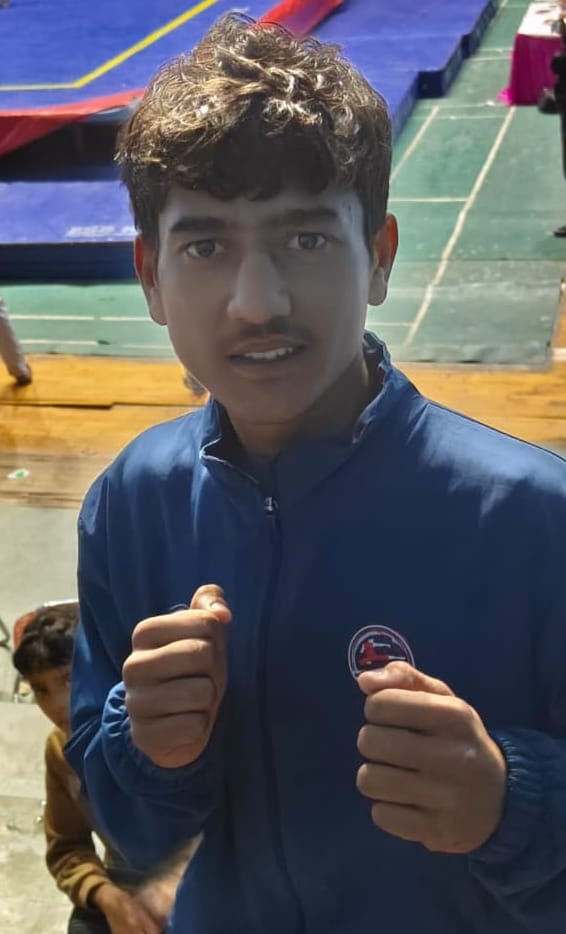 37...अभिनव।