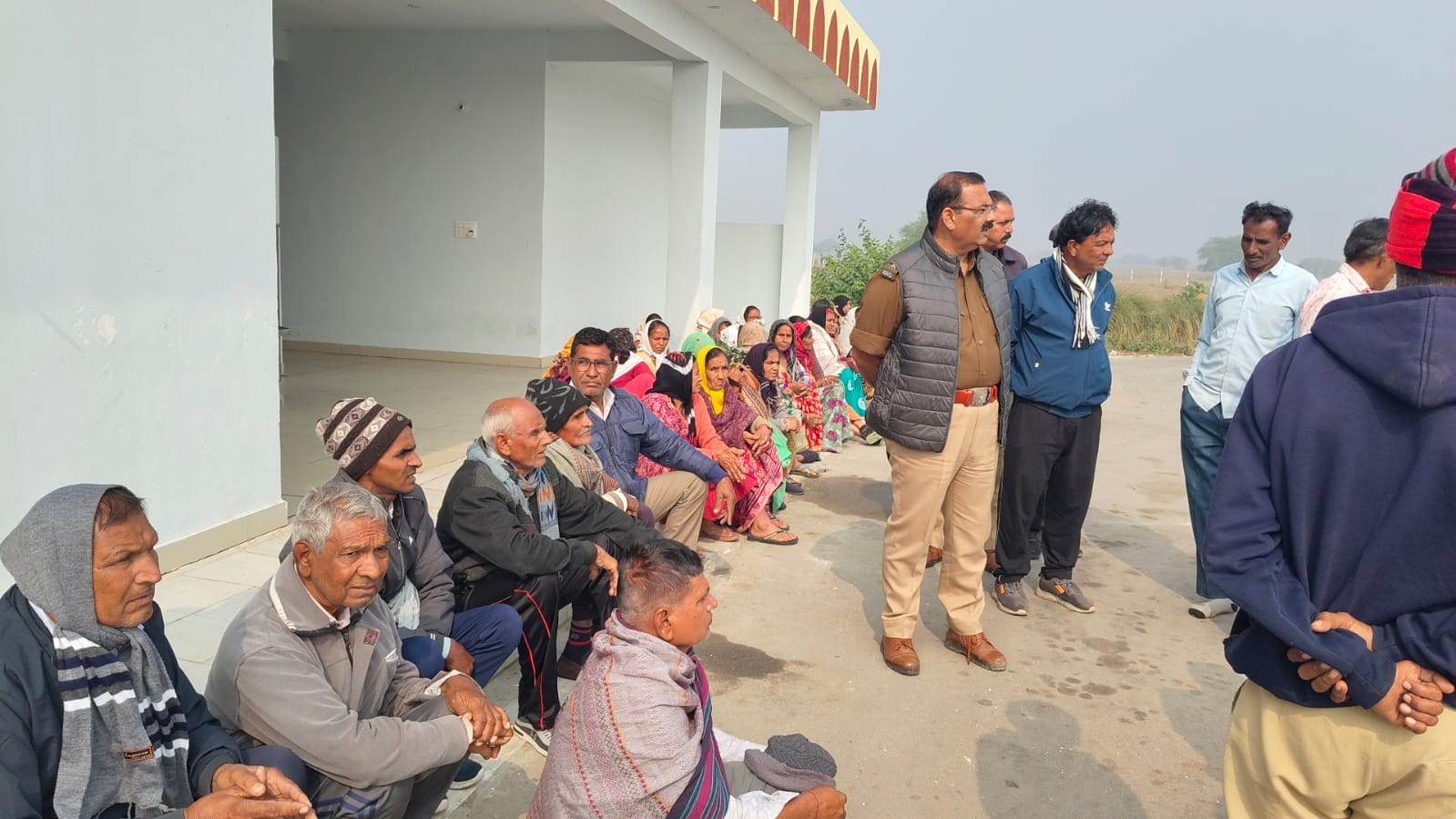 फोटो 14 एचएएमपी- 10 बिलखते परिजन। संवाद फोटो 14 एचएएमपी- 10 बिलखते परिजन। संवाद