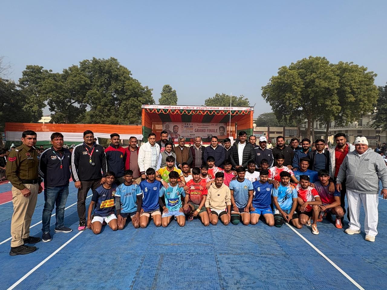 फतेहाबाद के एमएम कॉलेज में आयोजित प्रतियोगिता के दौरान खेलते हुए खिलाड़ी। संवाद