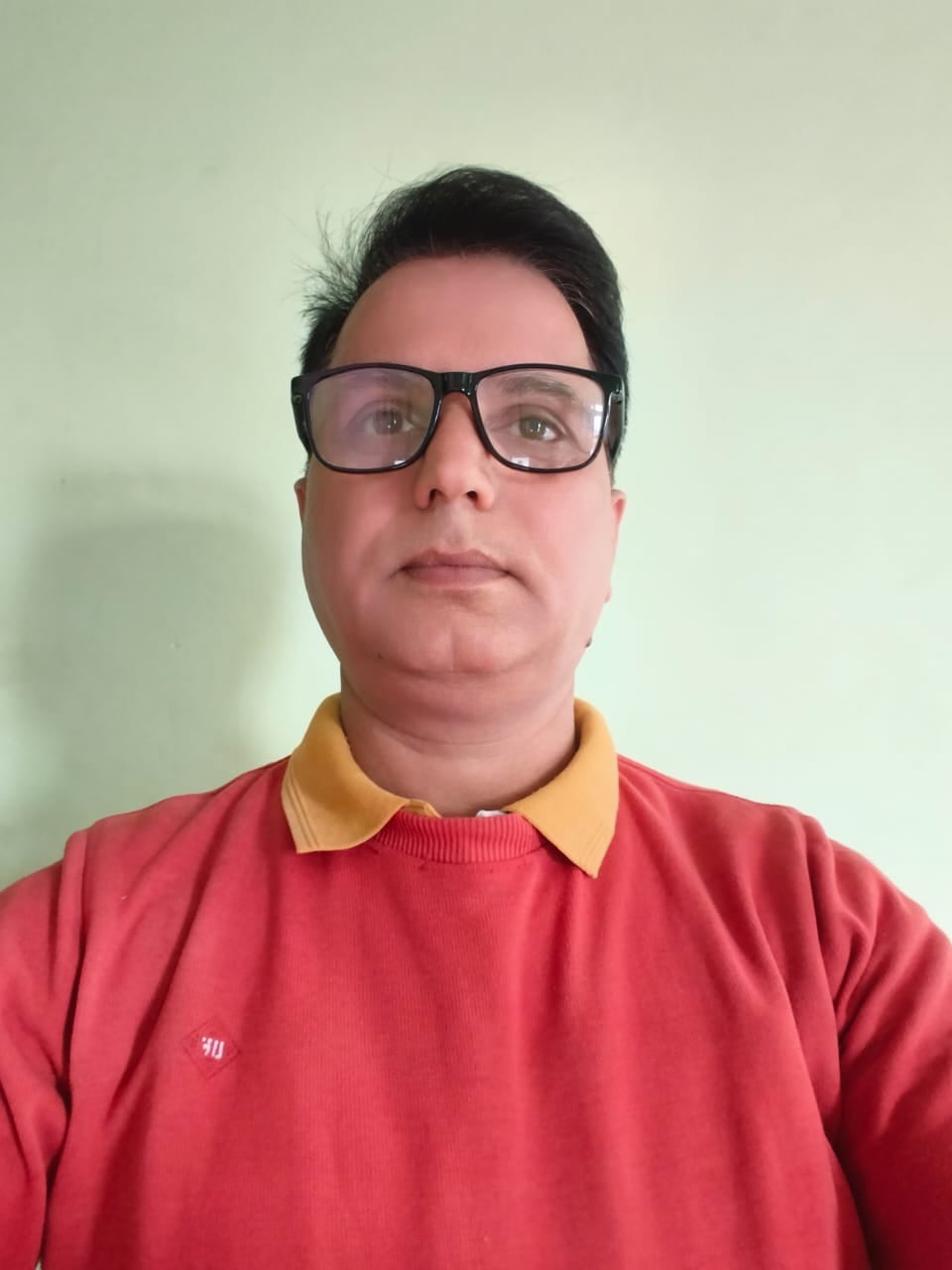 हमीरपुर में दुकान में रखे ड्राईफ्रूट, गजक-रेवड़ी सहित अन्य खाद्य उत्पाद। संवाद