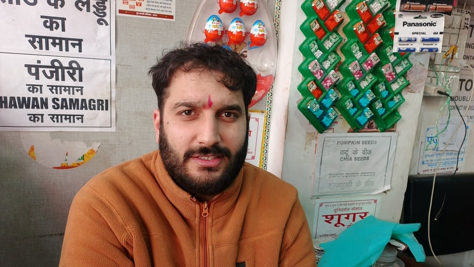 हमीरपुर में दुकान में रखे ड्राईफ्रूट, गजक-रेवड़ी सहित अन्य खाद्य उत्पाद। संवाद