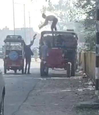 ईंट चोरी स्टिंग की खबर से संबंधित फोटो। (सीन एक)मवीकलां गांव स्थित ईपीई के पास हाईवे किनारे ईंट चोरी स्टिंग की खबर से संबंधित फोटो। (सीन एक)मवीकलां गांव स्थित ईपीई के पास हाईवे किनारे