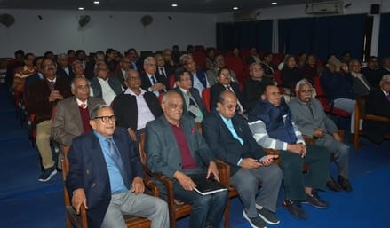  लखनऊ विश्वविद्यालय के भूविज्ञान विभाग में रविवार को भूविज्ञान विभाग पूर्व छात्र संघ की ओर से व
