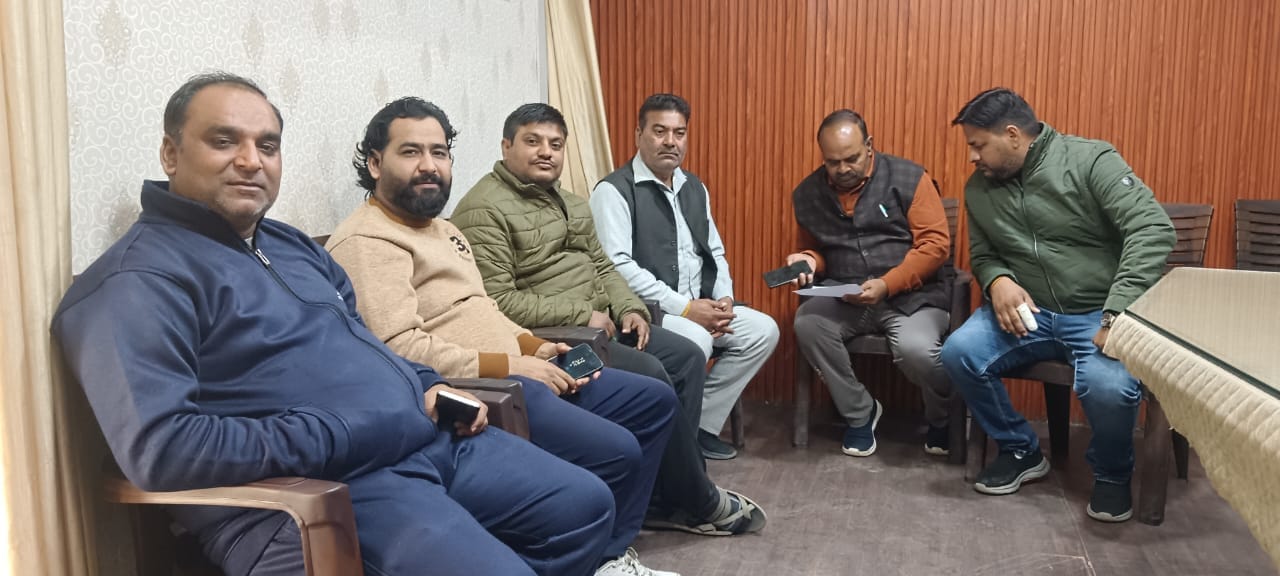 मोदीनगर थाने में तहरीर देने पहुंचे सभासद। संवाद
