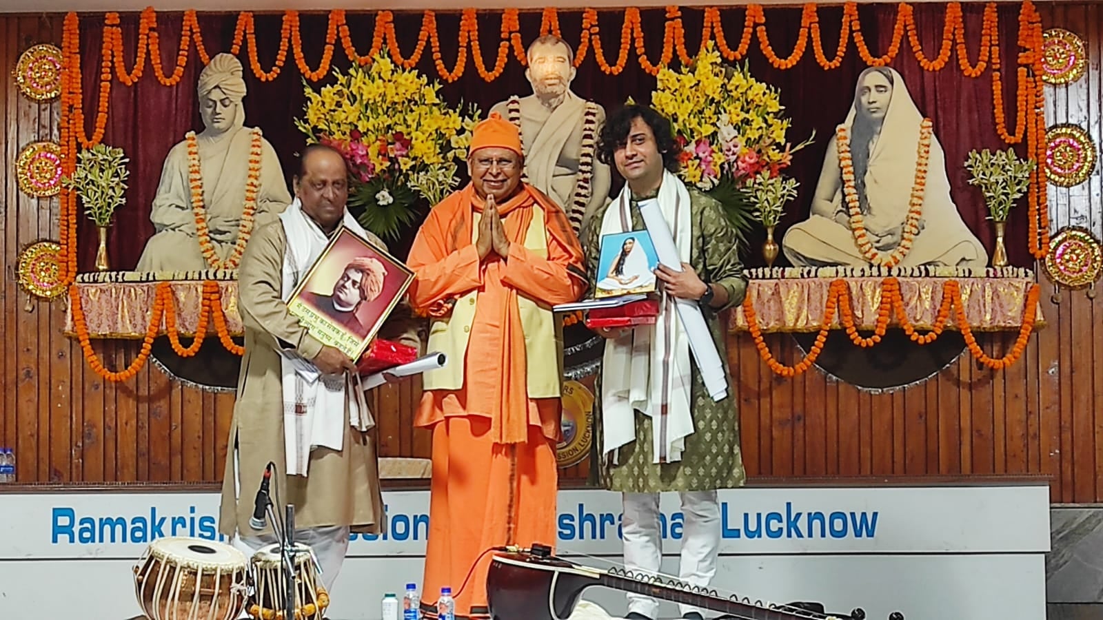 निरालानगर सि्थत श्रीरामकृष्ण मठ में रविवार को मां सारदा देवी के 173वें जन्मोत्सव पर चल रहे चार 