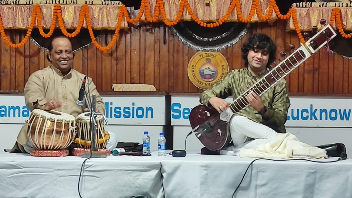 निरालानगर सि्थत श्रीरामकृष्ण मठ में रविवार को मां सारदा देवी के 173वें जन्मोत्सव पर चल रहे चार 