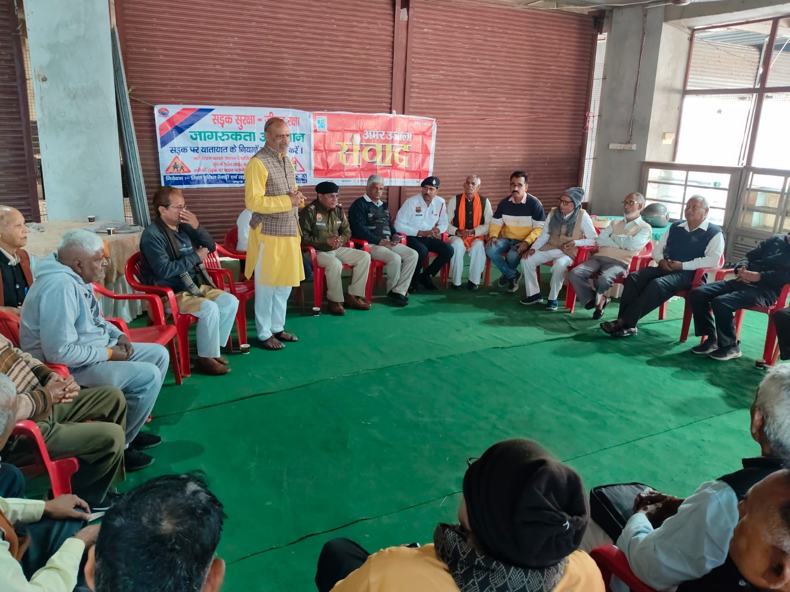 रेलवे रोड स्थित हरिओम अग्रसेन परिसर में आयोजित अमर उजाला संवाद कार्यक्रम में यातायात प्रभारी बल