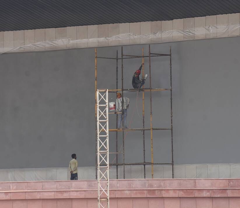 राष्ट्र प्रेरणा स्थल पर लोकार्पण समारोह के लिए चल रही तैयारियां। राष्ट्र प्रेरणा स्थल पर लोकार्पण समारोह के लिए चल रही तैयारियां।