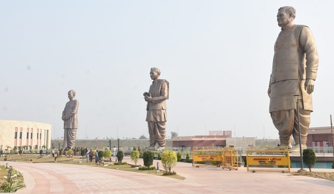 राष्ट्र प्रेरणा स्थल पर लोकार्पण समारोह के लिए चल रही तैयारियां। राष्ट्र प्रेरणा स्थल पर लोकार्पण समारोह के लिए चल रही तैयारियां।
