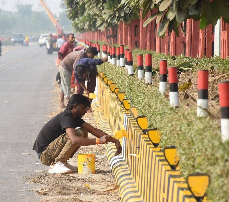 राष्ट्र प्रेरणा स्थल पर लोकार्पण समारोह के लिए चल रही तैयारियां। राष्ट्र प्रेरणा स्थल पर लोकार्पण समारोह के लिए चल रही तैयारियां।