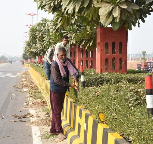 राष्ट्र प्रेरणा स्थल पर लोकार्पण समारोह के लिए चल रही तैयारियां। राष्ट्र प्रेरणा स्थल पर लोकार्पण समारोह के लिए चल रही तैयारियां।