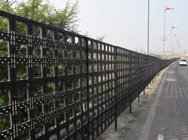 राष्ट्र प्रेरणा स्थल पर लोकार्पण समारोह के लिए चल रही तैयारियां। राष्ट्र प्रेरणा स्थल पर लोकार्पण समारोह के लिए चल रही तैयारियां।