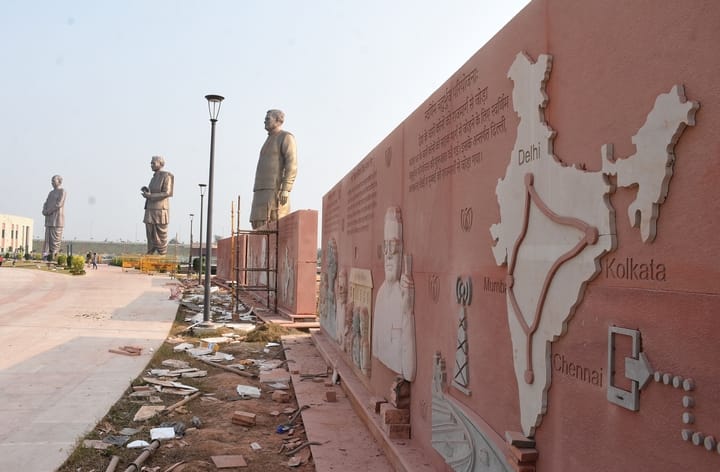 राष्ट्र प्रेरणा स्थल पर लोकार्पण समारोह के लिए चल रही तैयारियां। राष्ट्र प्रेरणा स्थल पर लोकार्पण समारोह के लिए चल रही तैयारियां।