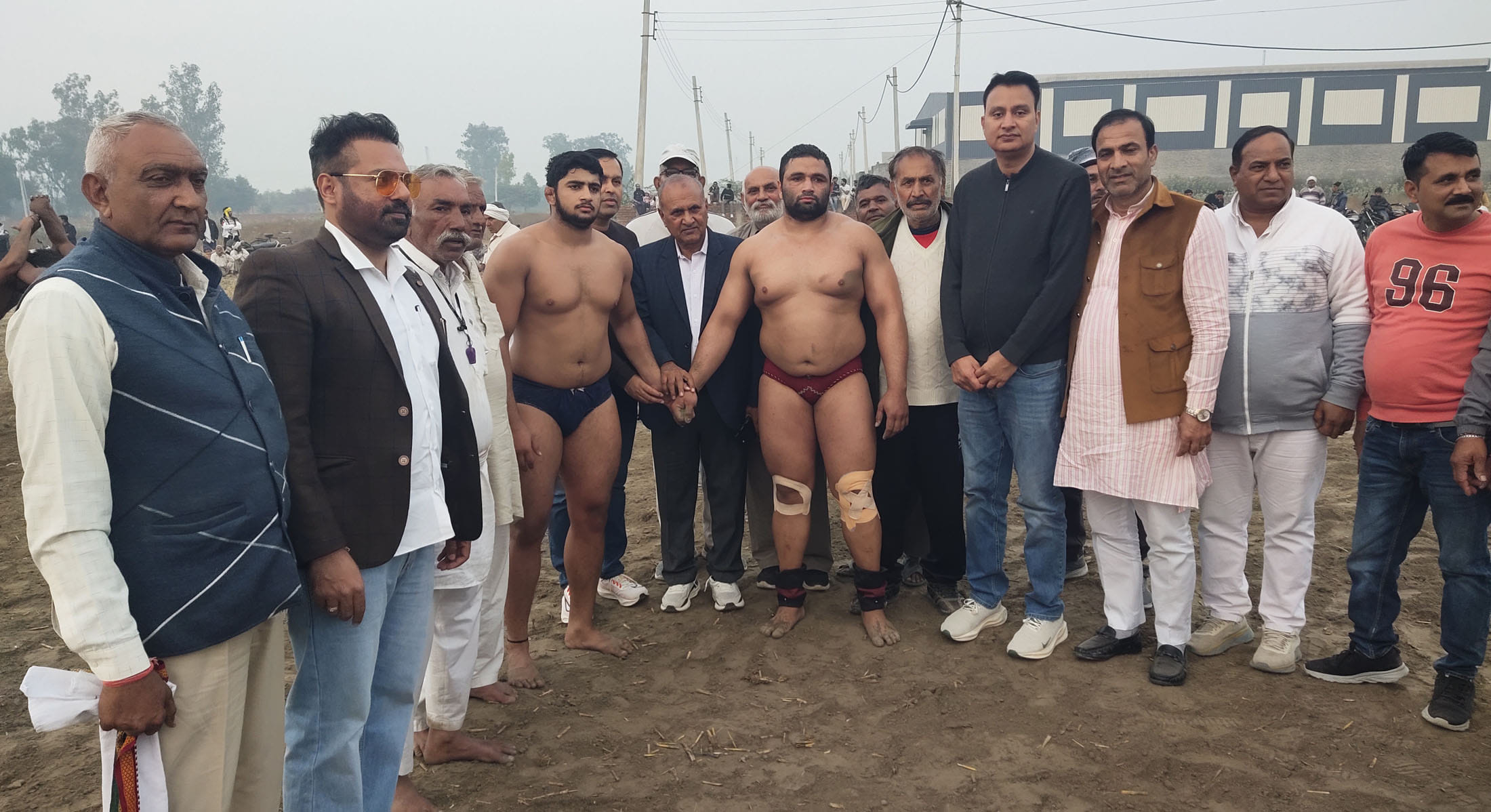 दंगल प्रतियोगिता में भाग लेते पहलवान। संवाद दंगल प्रतियोगिता में भाग लेते पहलवान। संवाद