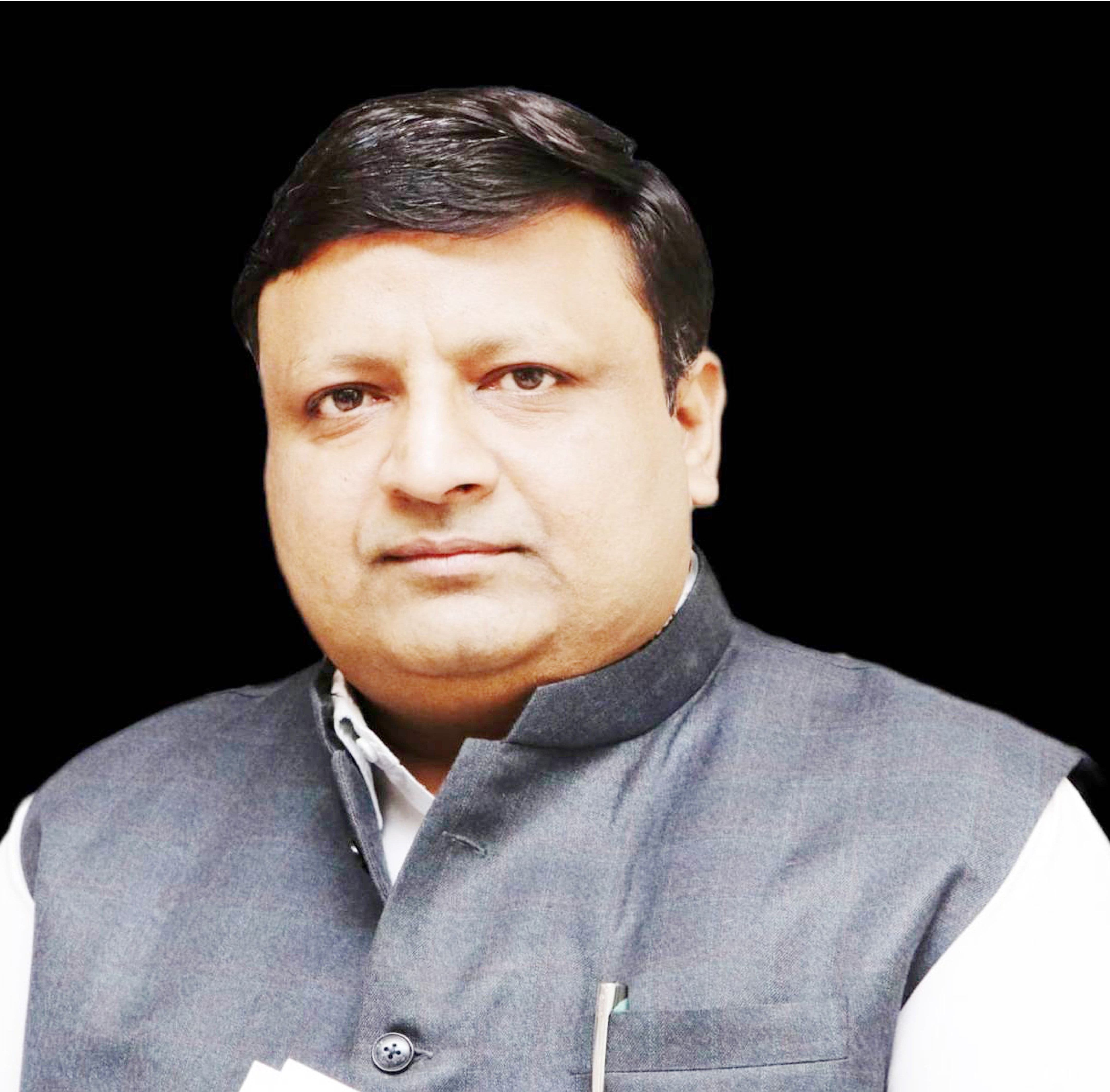 15जेएनडी25-अंडरपास पर बैरियर लगाने का काम शुरू करते हुए मजदूर। स्रोत शहरवासी