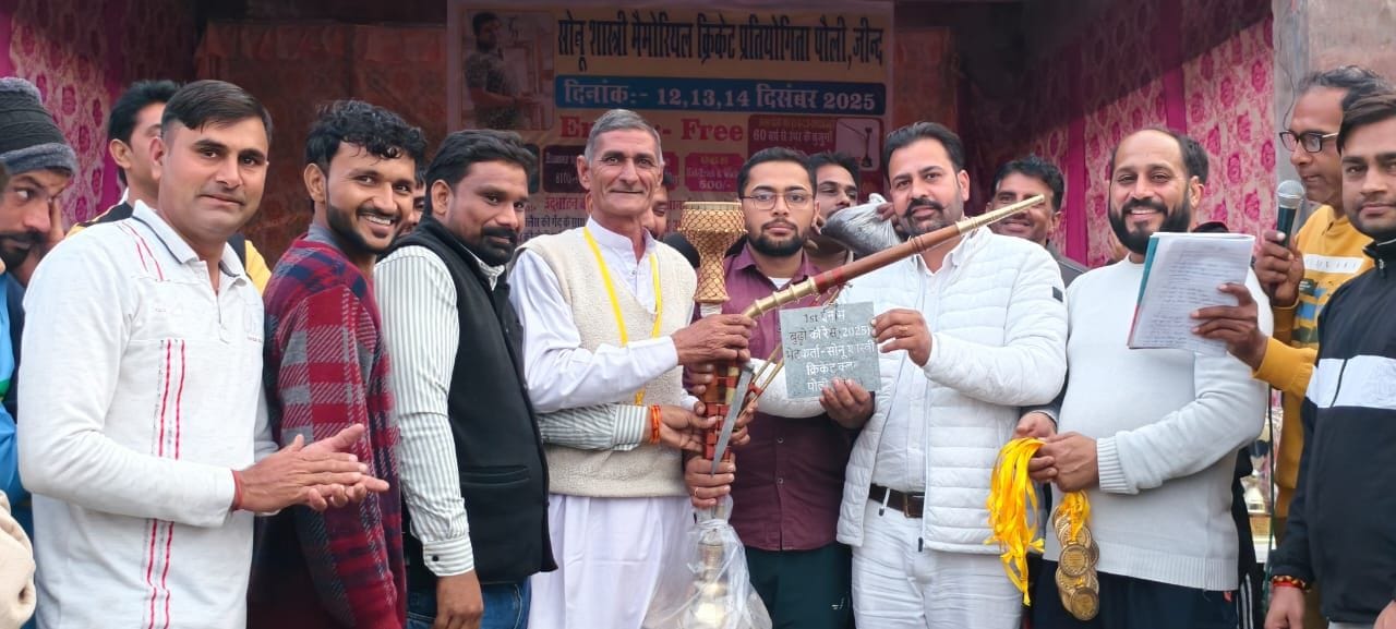 15जेएनडी40 : कोहरे में दौड़ लगाते बुजुर्ग। संवाद 15जेएनडी40 : कोहरे में दौड़ लगाते बुजुर्ग। संवाद