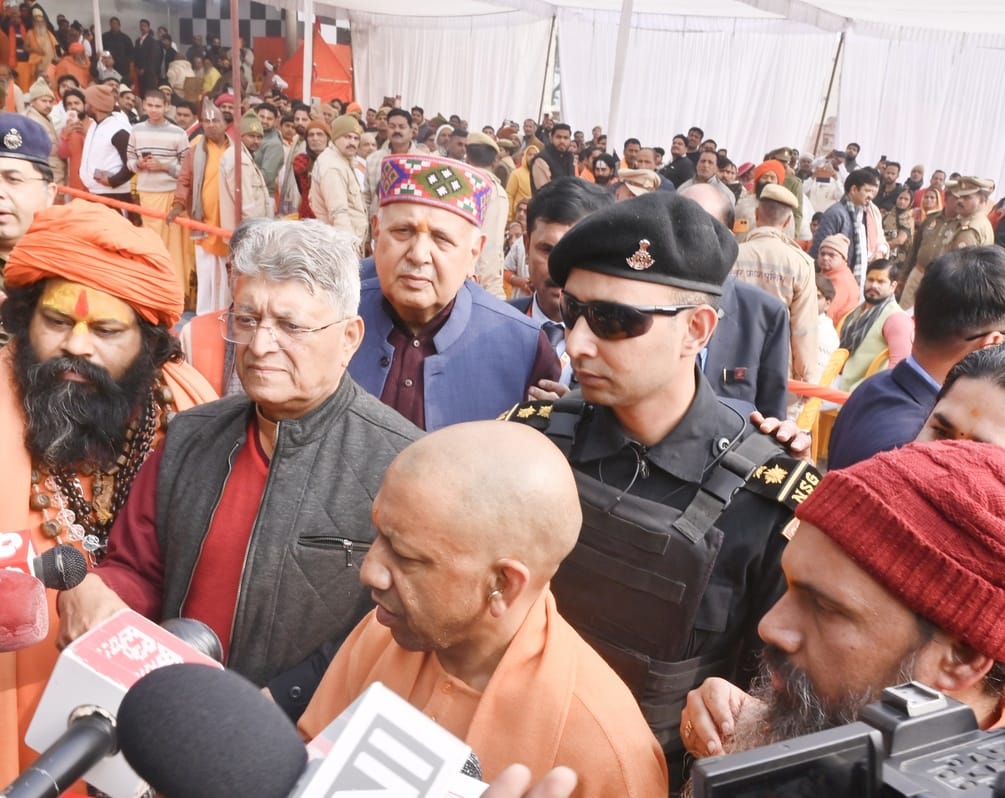 19-अंतिम यात्रा के दौरान मौजूद लोग।-संवाद