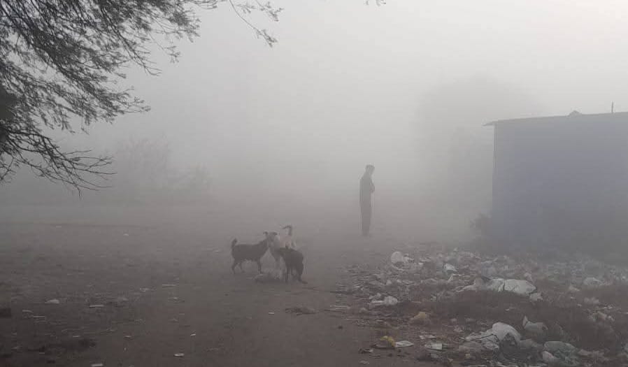 फसल बचाने जगे किसान, जलाए अलाव