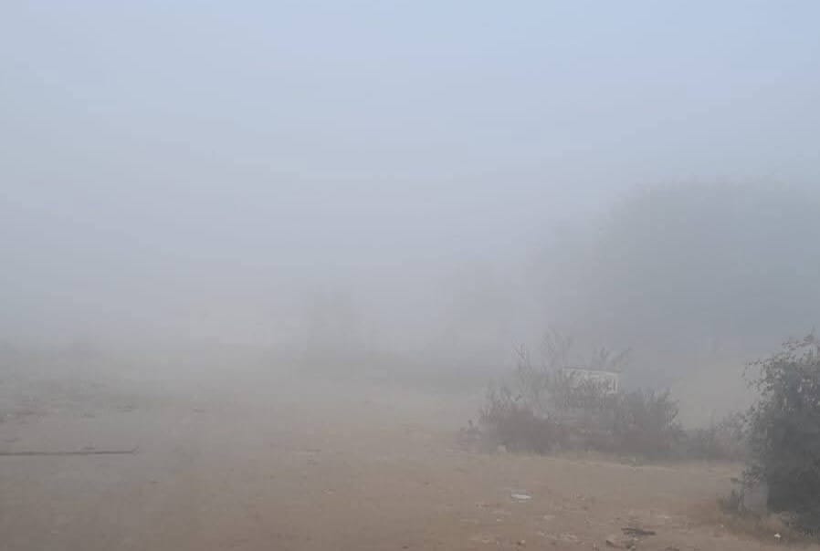 फसल बचाने जगे किसान, जलाए अलाव