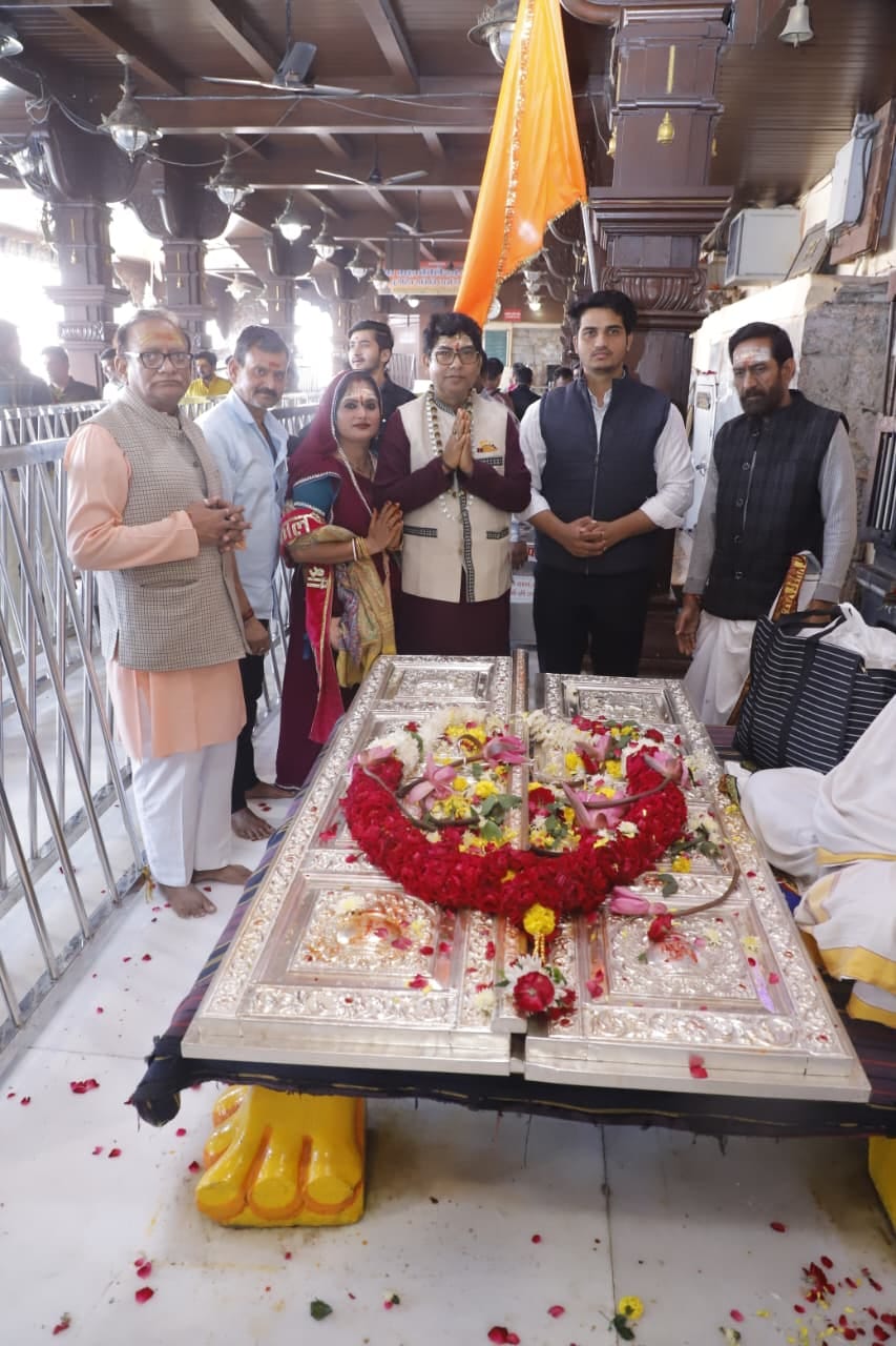 चांदी द्वार लगाया