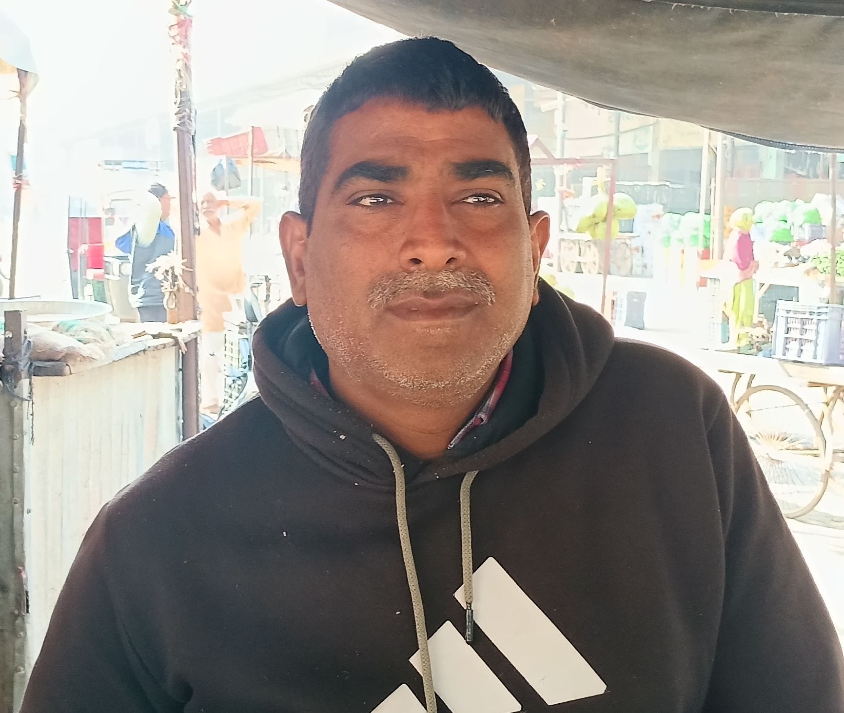 फोटो संख्या:-71 सब्जी मंडी में दुकान पर रखी अदरक---संवाद फोटो संख्या:-71 सब्जी मंडी में दुकान पर रखी अदरक---संवाद