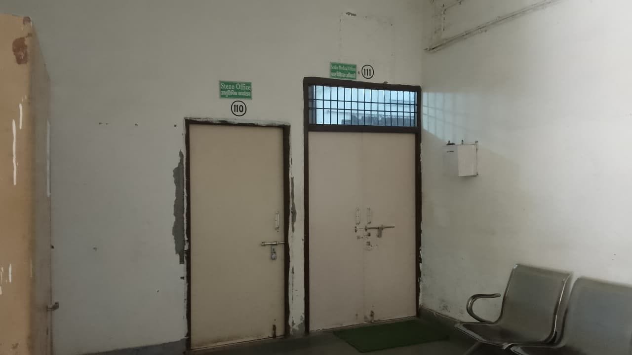 फोटो संख्या:53- नागरिक अस्पताल के लेबर वार्ड में लगा एक्सपायर अग्निशमन यंत्र--संवाद फोटो संख्या:53- नागरिक अस्पताल के लेबर वार्ड में लगा एक्सपायर अग्निशमन यंत्र--संवाद
