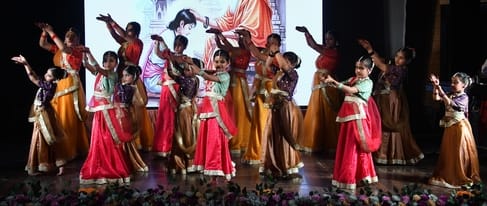 घृताक्षी संगीतशाला संस्था की ओर से गोमतीनगर स्थित अंतरराष्ट्रीय बौद्ध संस्थान में नमामि कृष्णम 
