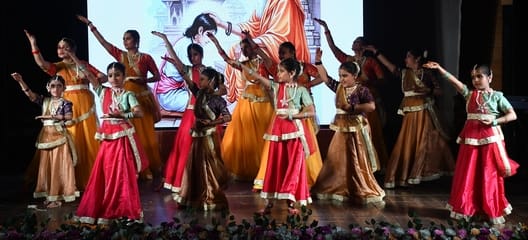 घृताक्षी संगीतशाला संस्था की ओर से गोमतीनगर स्थित अंतरराष्ट्रीय बौद्ध संस्थान में नमामि कृष्णम 