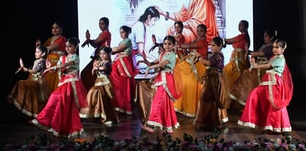 घृताक्षी संगीतशाला संस्था की ओर से गोमतीनगर स्थित अंतरराष्ट्रीय बौद्ध संस्थान में नमामि कृष्णम 