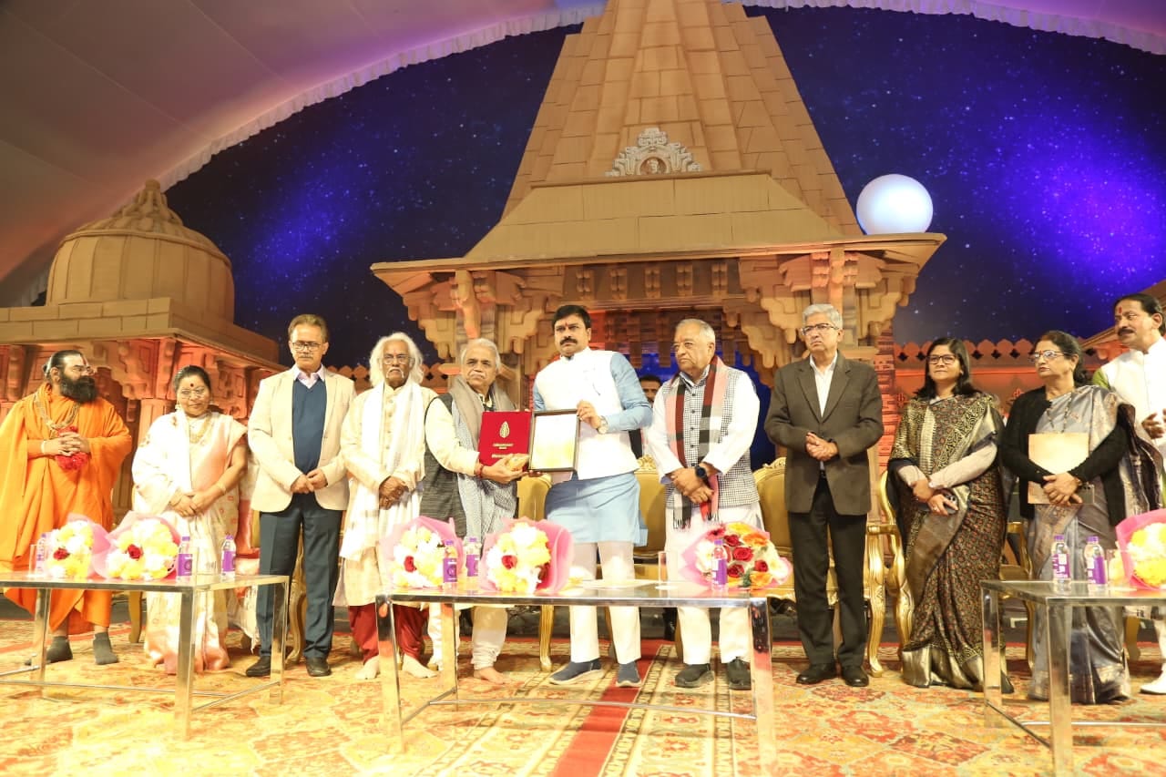 संगीत की नगरी में 101वे तानसेन समारोह का आगाज संगीत की नगरी में 101वे तानसेन समारोह का आगाज