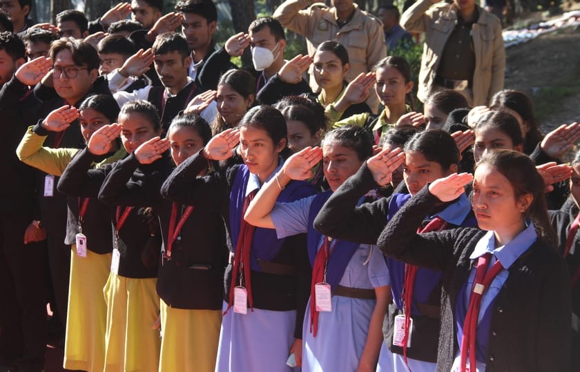 धर्मशाला के शहीद स्मारक में विजय दिवस शहीदों को श्रद्धांजलि देते हुए बिग्रेडियर विजय चाहर। संवा धर्मशाला के शहीद स्मारक में विजय दिवस शहीदों को श्रद्धांजलि देते हुए बिग्रेडियर विजय चाहर। संवा