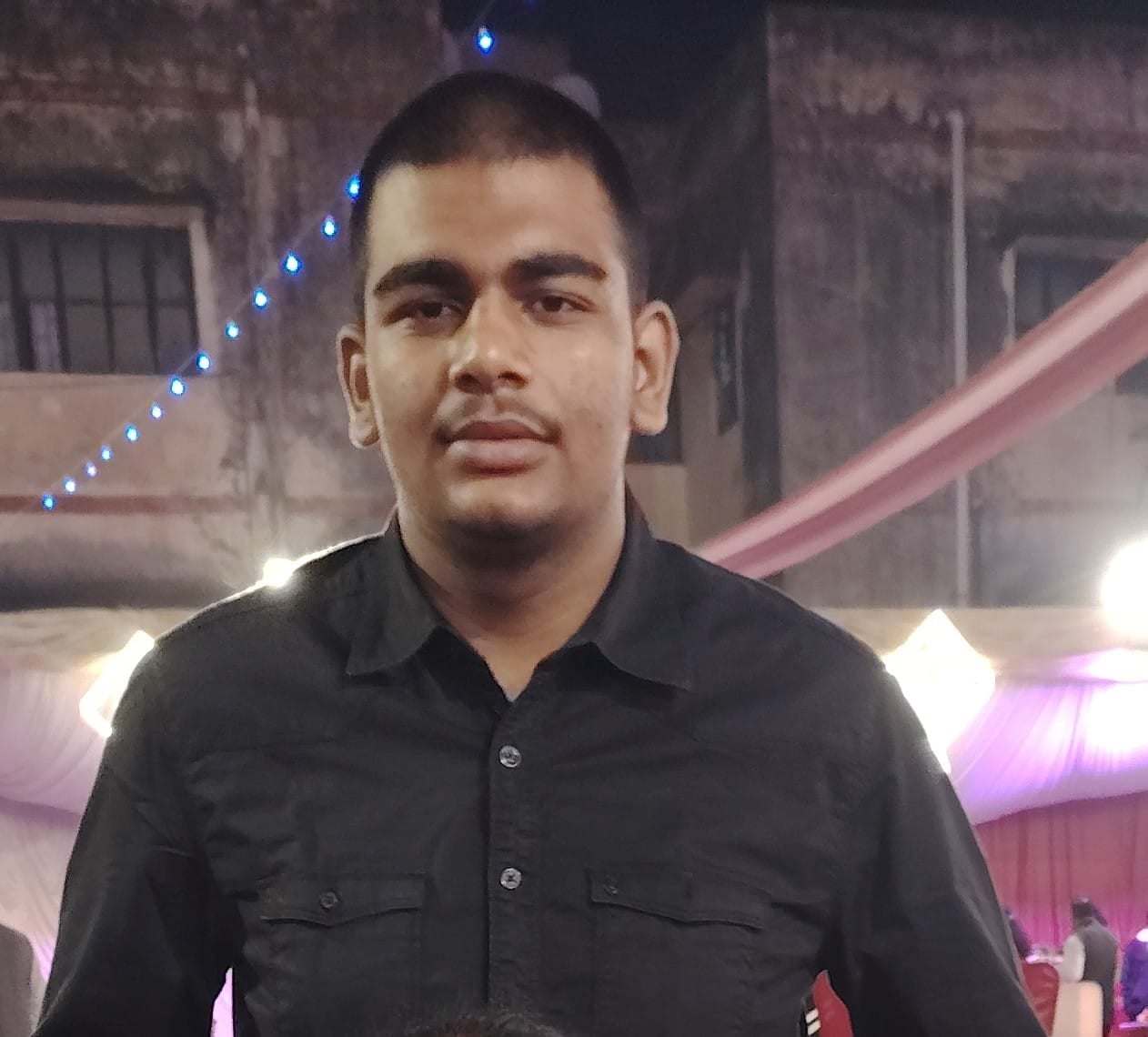 आर्यन जायसवाल व उसके परिवारीजन।