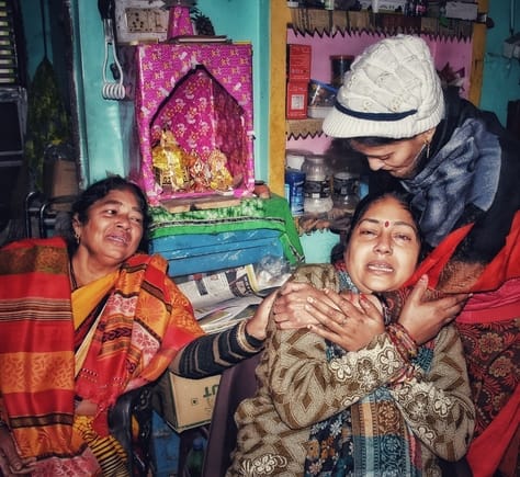 आर्यन जायसवाल व उसके परिवारीजन।