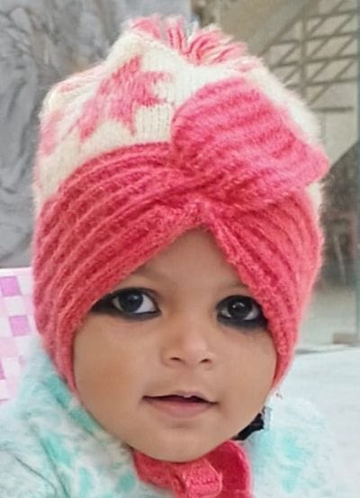 बच्चची की मौत के बाद गांव पड़रिया में रोते-बिलखते परिजन। संवाद