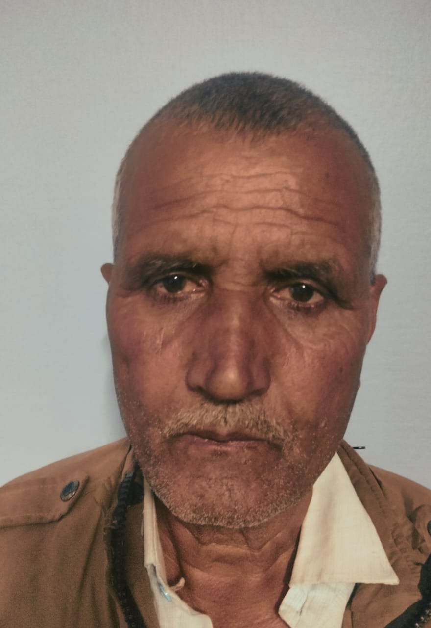 फोटो- 01 चितौरा से धमना तक उखड़ी सड़क। संवाद।