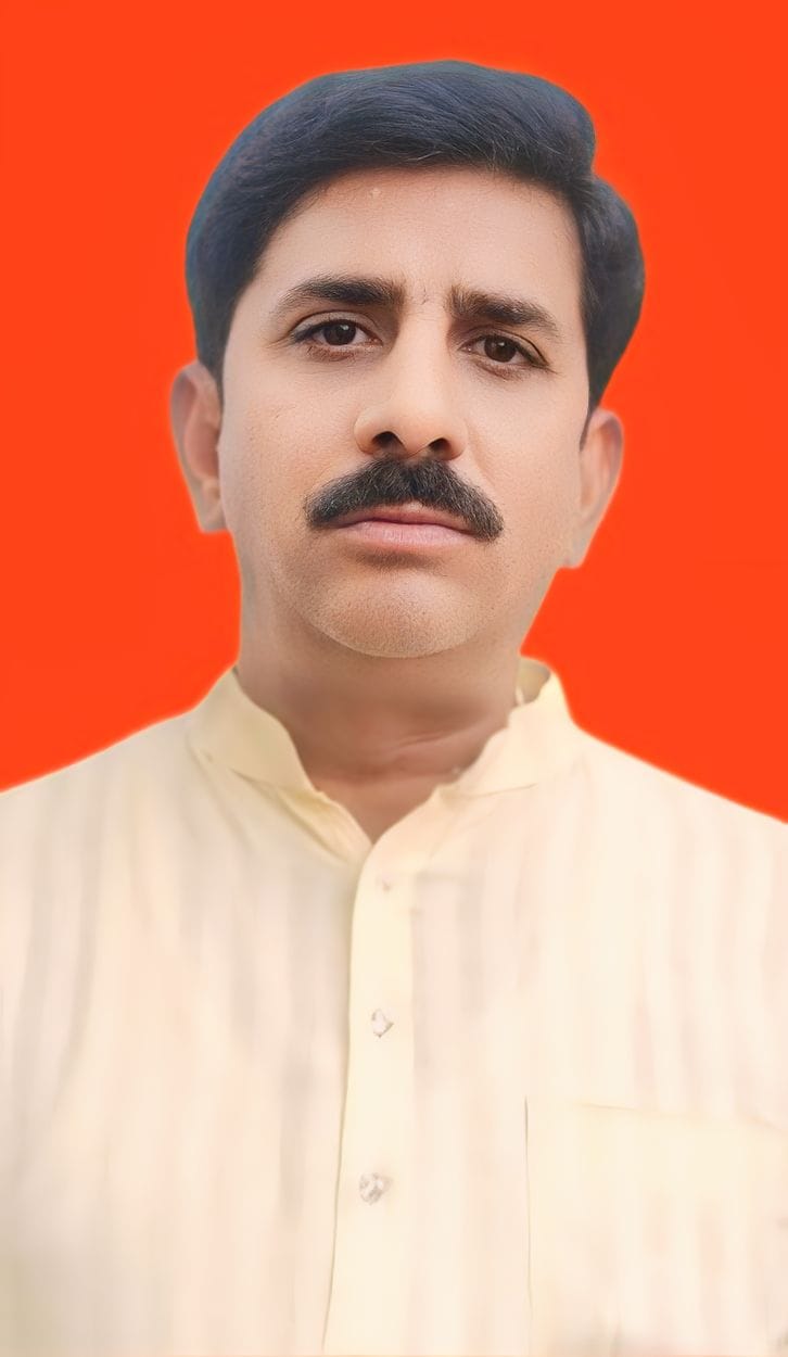 फोटो - 04 टोल से सौ मीटर दूरी पर एक साथ कई गड्ढे। संवाद फोटो - 04 टोल से सौ मीटर दूरी पर एक साथ कई गड्ढे। संवाद