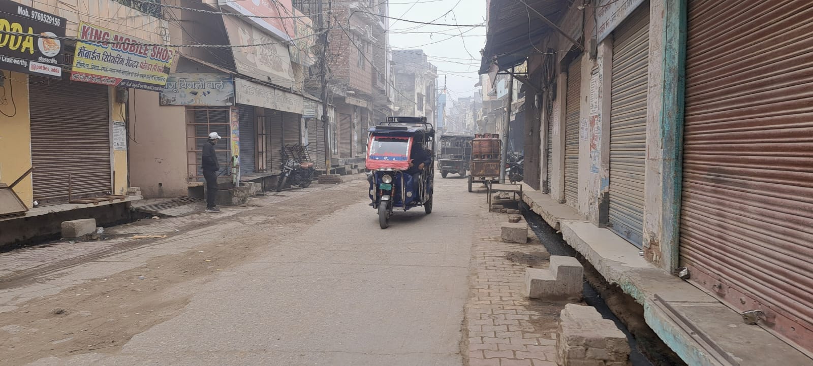 हाई कोर्ट बैंच के समर्थन में बंद बाजार। (बहसूमा) हाई कोर्ट बैंच के समर्थन में बंद बाजार। (बहसूमा)