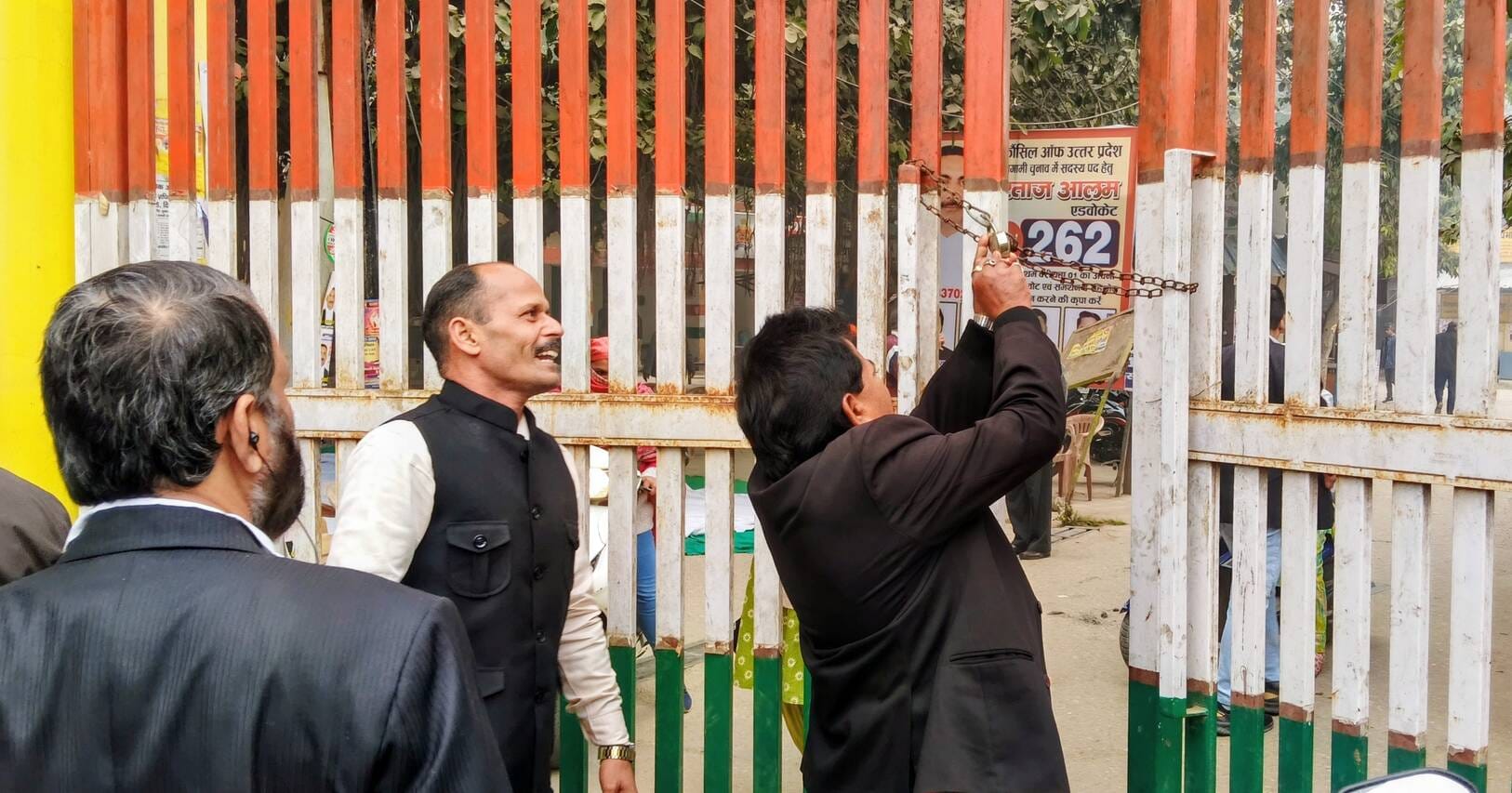 हाई कोर्ट बैंच के समर्थन में बंद बाजार। (बहसूमा) हाई कोर्ट बैंच के समर्थन में बंद बाजार। (बहसूमा)