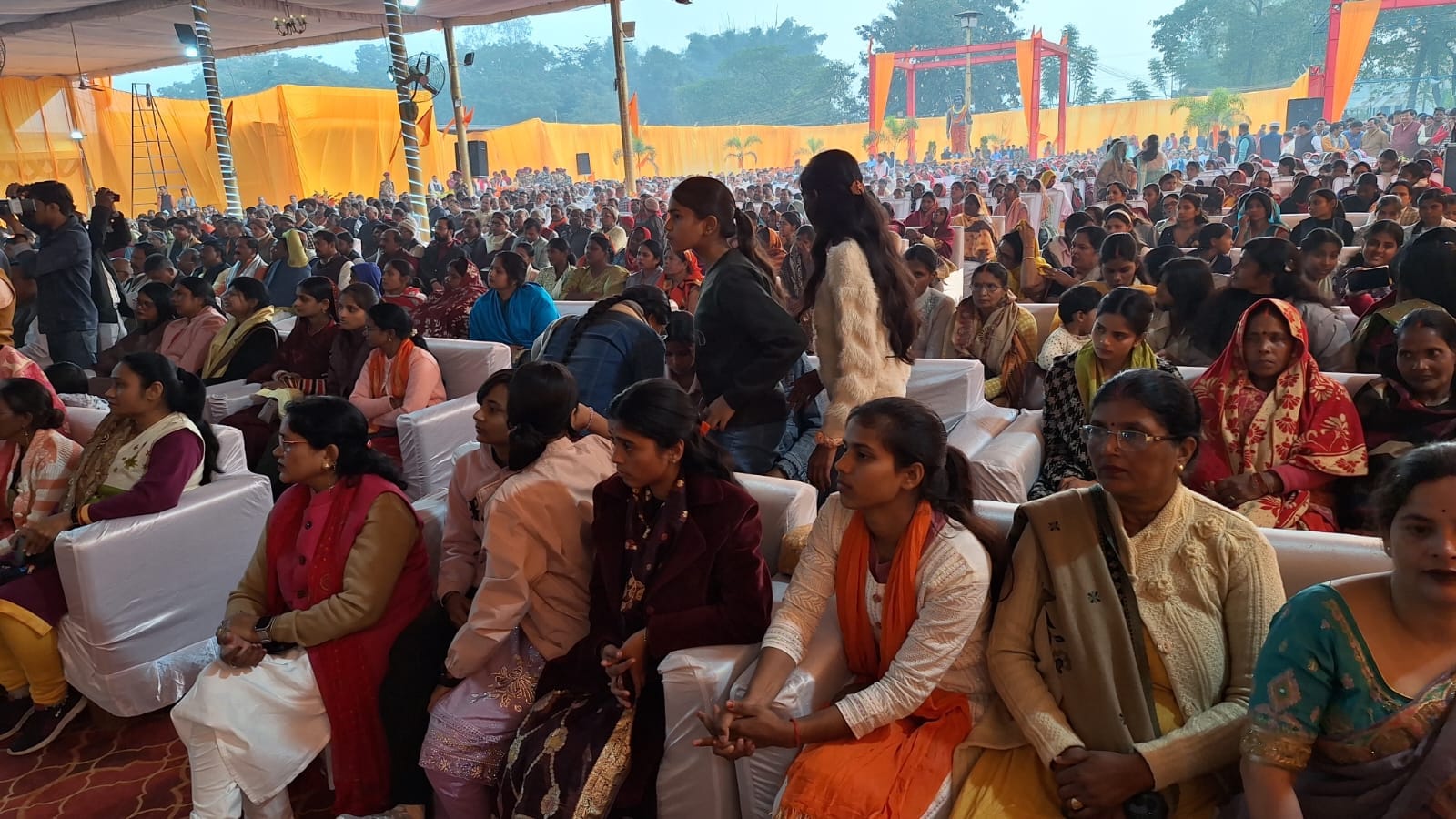 हिन्दू सम्मेलन को संबोधित करते हुए दत्तात्रेय होसबाले । संवाद हिन्दू सम्मेलन को संबोधित करते हुए दत्तात्रेय होसबाले । संवाद