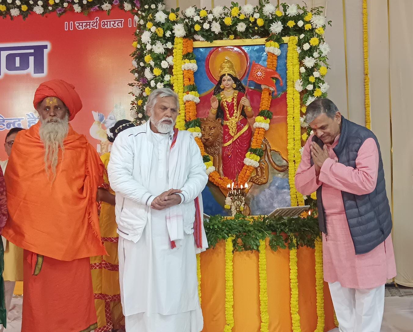 हिन्दू सम्मेलन को संबोधित करते हुए दत्तात्रेय होसबाले । संवाद हिन्दू सम्मेलन को संबोधित करते हुए दत्तात्रेय होसबाले । संवाद