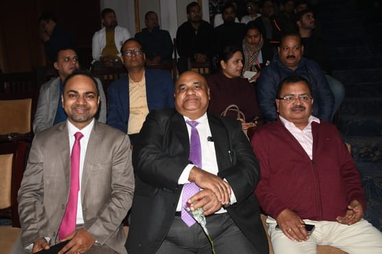 कार्यक्रम में शामिल लोग।