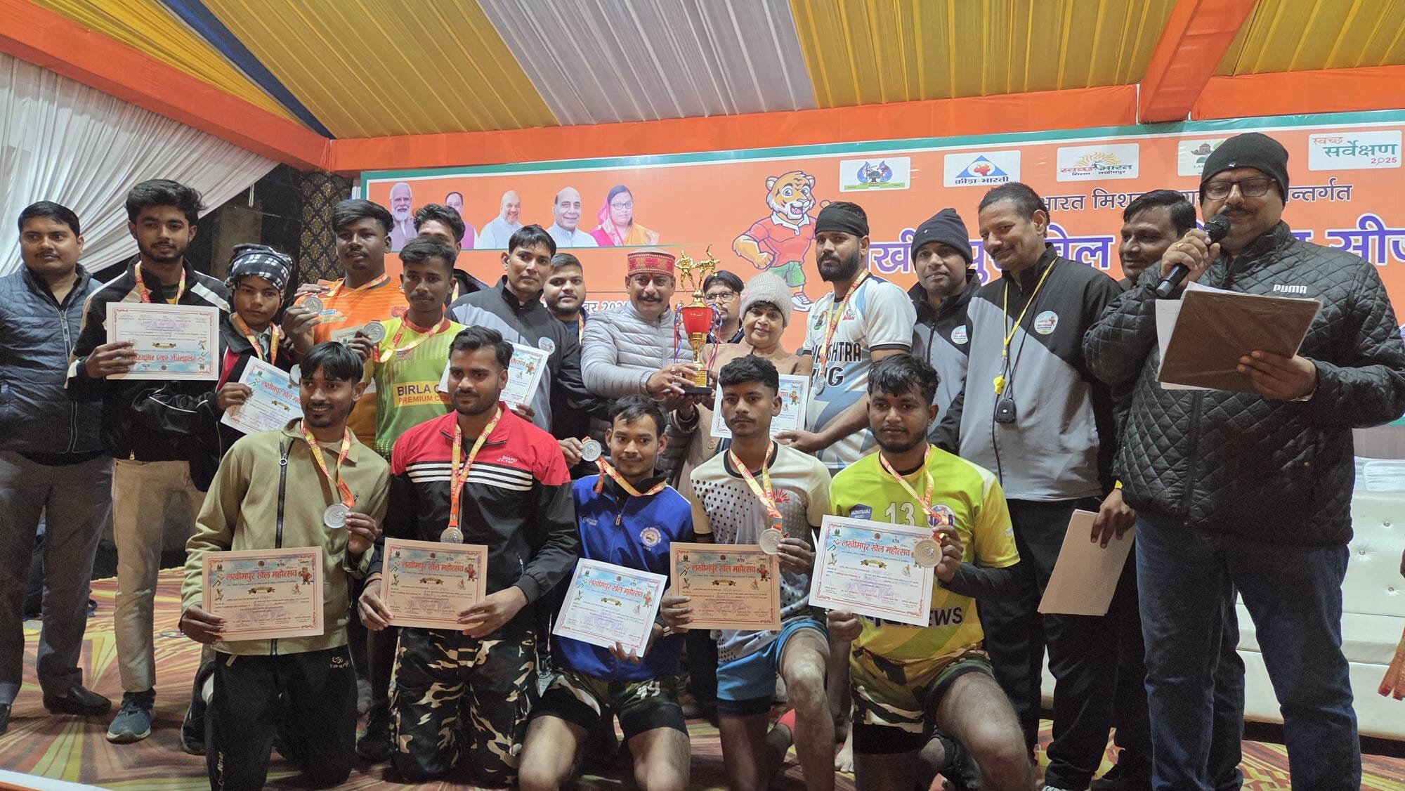 खेल महोत्सव में कबड्डी में पसीना बहाते खिलाड़ी। संवाद खेल महोत्सव में कबड्डी में पसीना बहाते खिलाड़ी। संवाद