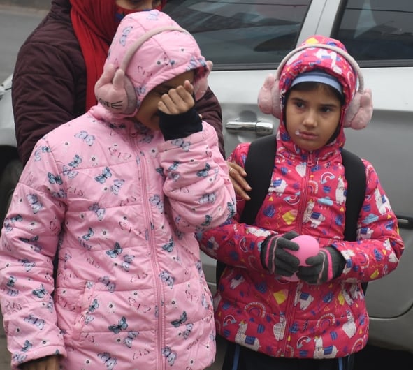 लखनऊ में छाया कोहरा और ठिठुरते लोग। लखनऊ में छाया कोहरा और ठिठुरते लोग।