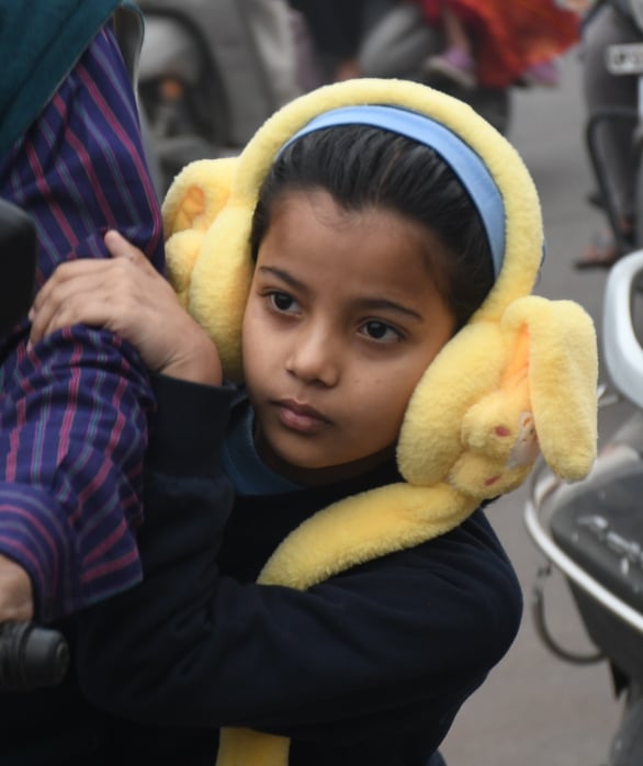 लखनऊ में छाया कोहरा और ठिठुरते लोग। लखनऊ में छाया कोहरा और ठिठुरते लोग।
