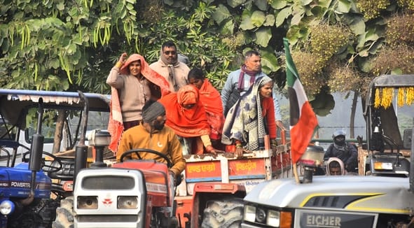 महापंचायत में पहुंचे किसान।