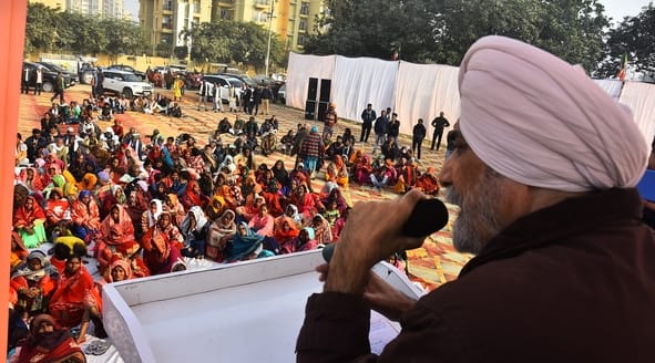 महापंचायत में पहुंचे किसान।