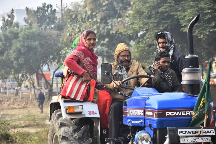 महापंचायत में पहुंचे किसान।