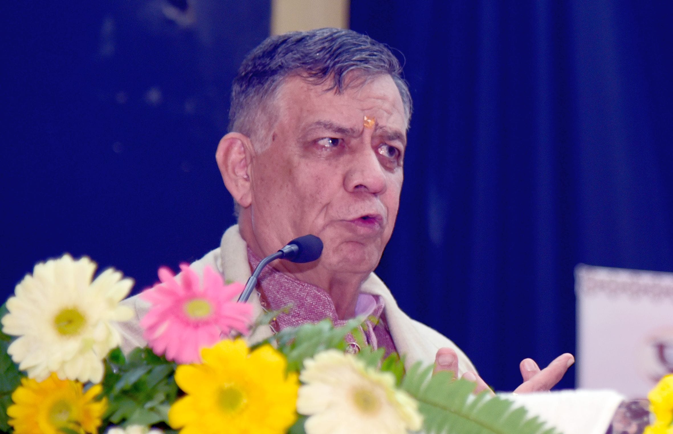 पुस्तक का लोकार्पण करते (बाएं से दाएं) प्रभात प्रकाशन के निदेशक पीयूष कुमार, विधानसभा के प्रमु पुस्तक का लोकार्पण करते (बाएं से दाएं) प्रभात प्रकाशन के निदेशक पीयूष कुमार, विधानसभा के प्रमु