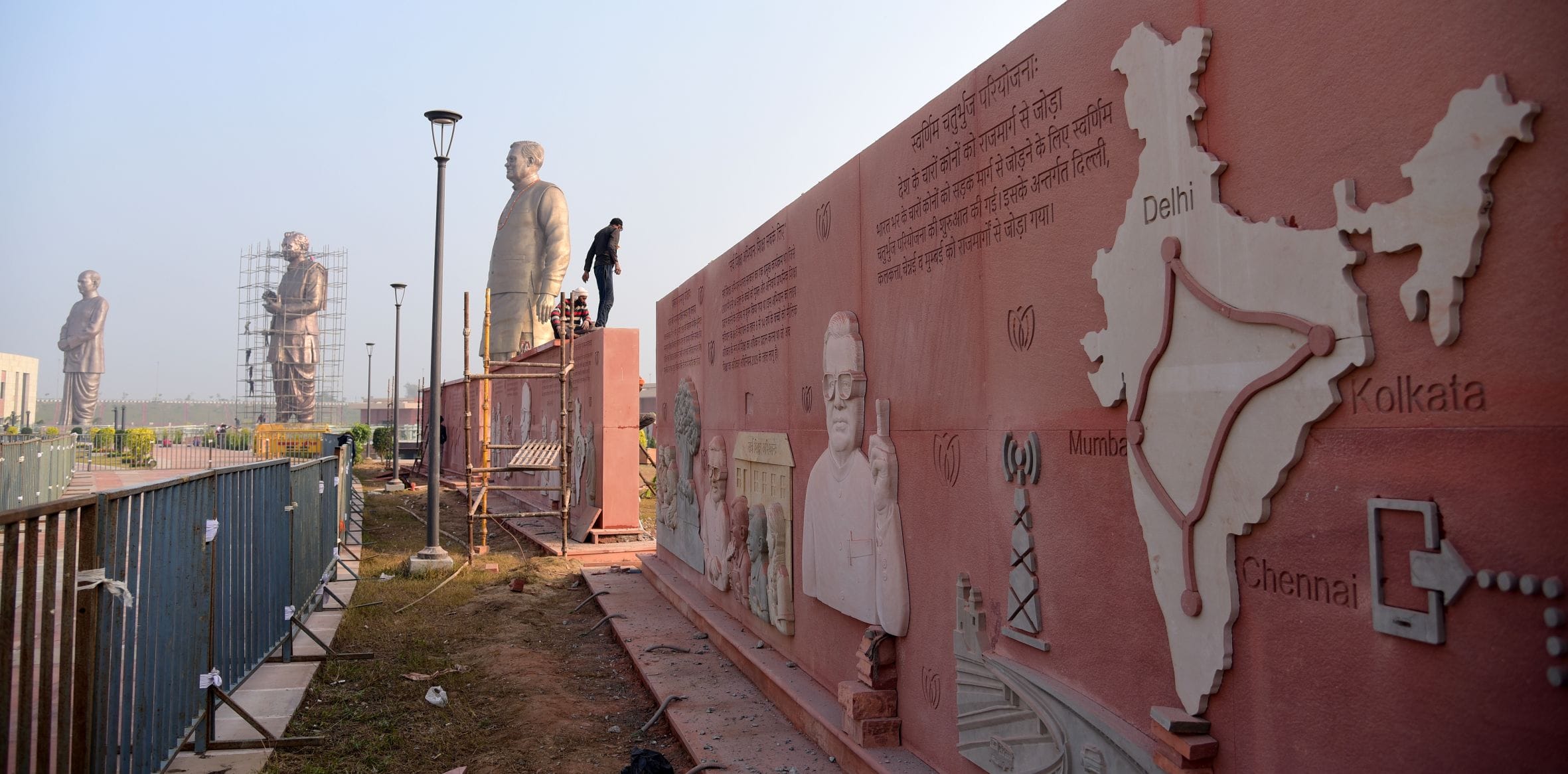 राष्ट्र प्रेरणा स्थल पर चल रही तैयारी। राष्ट्र प्रेरणा स्थल पर चल रही तैयारी।
